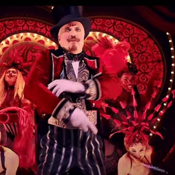 Hitmusical Moulin Rouge! middenin show stilgelegd na slecht nieuws