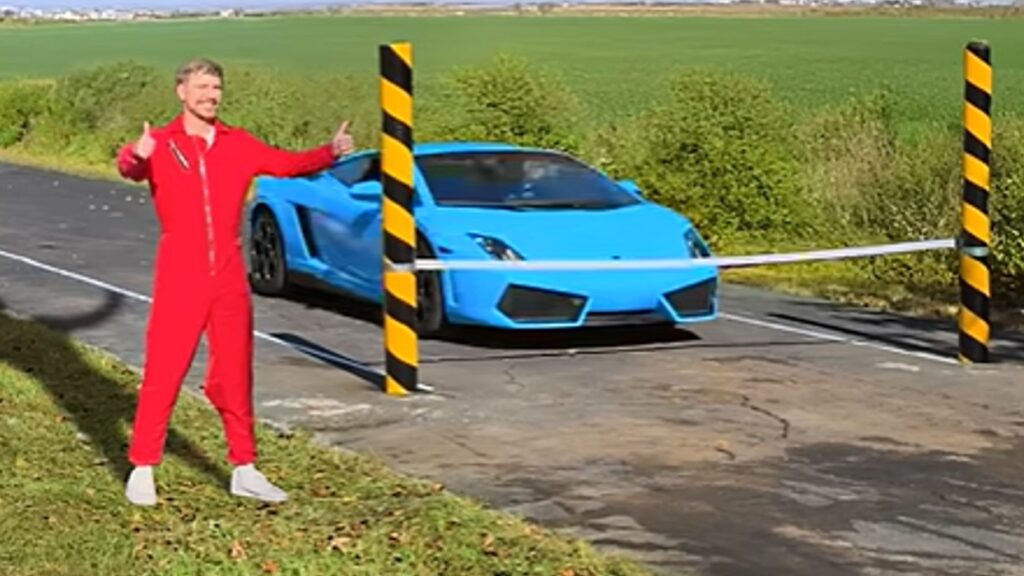 MrBeast onderzoekt hoeveel lagen ducttape je nodig hebt om een peperdure Lamborghini te slopen