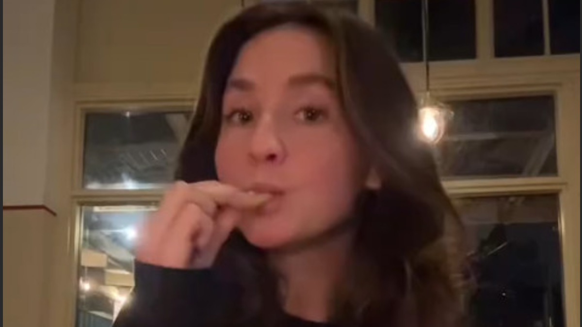 Nina doet alsof ze influencer met ‘1 Miljoen volgers' is in Amsterdam: Filmt hoe ze gratis eten krijgt!