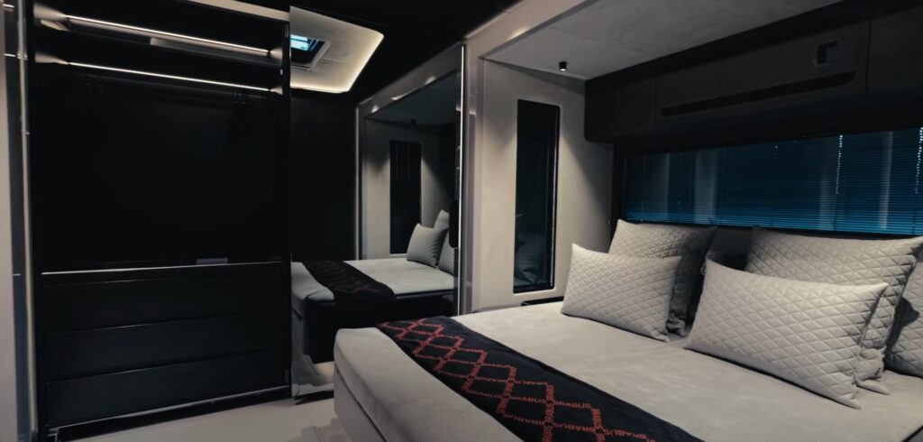 Deze Brabus Big Boy 1200-camper is eigenlijk een luxe appartement op wielen