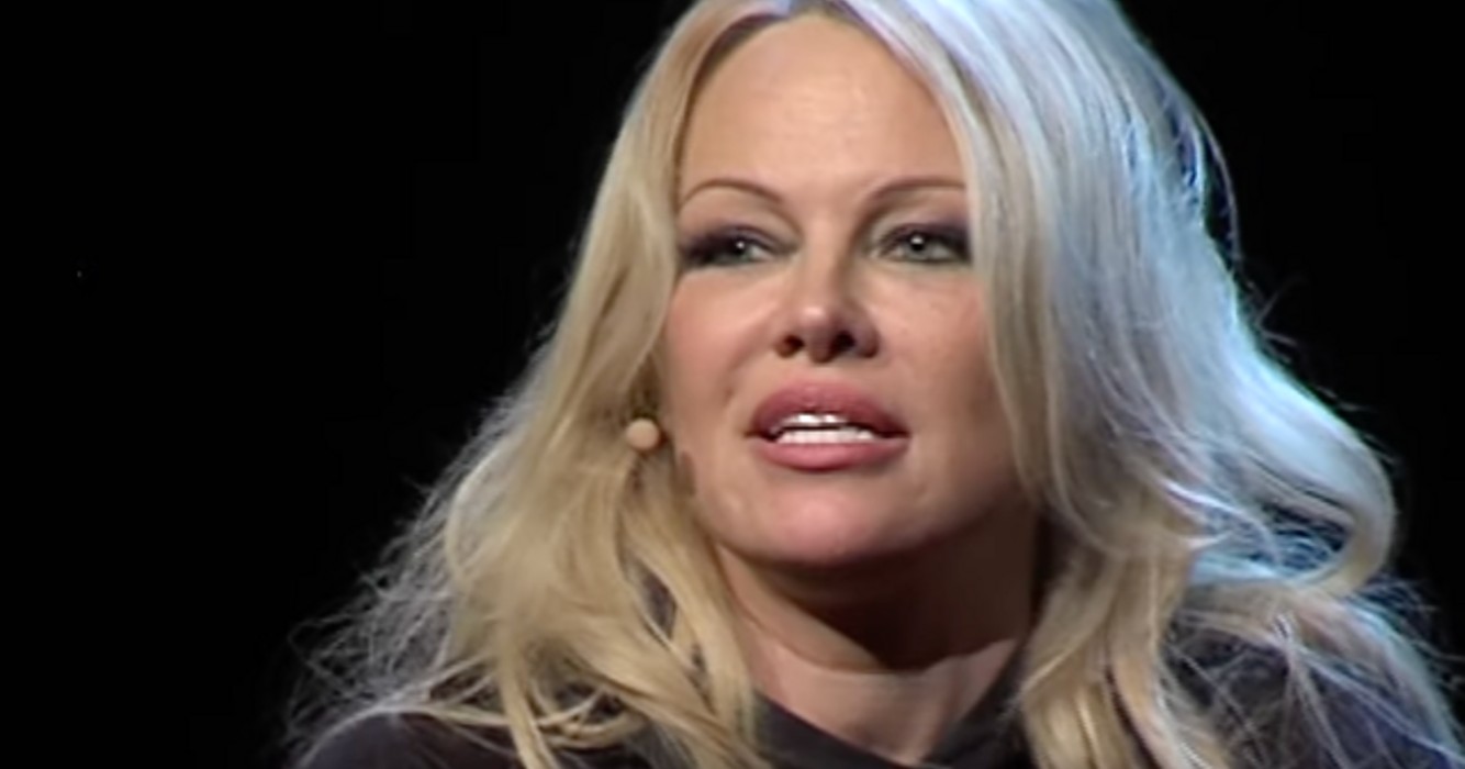 Pamela Anderson onthult bizar verzoek Hugh Hefner waardoor ze wist dat ze Playboy Mansion moest verlaten