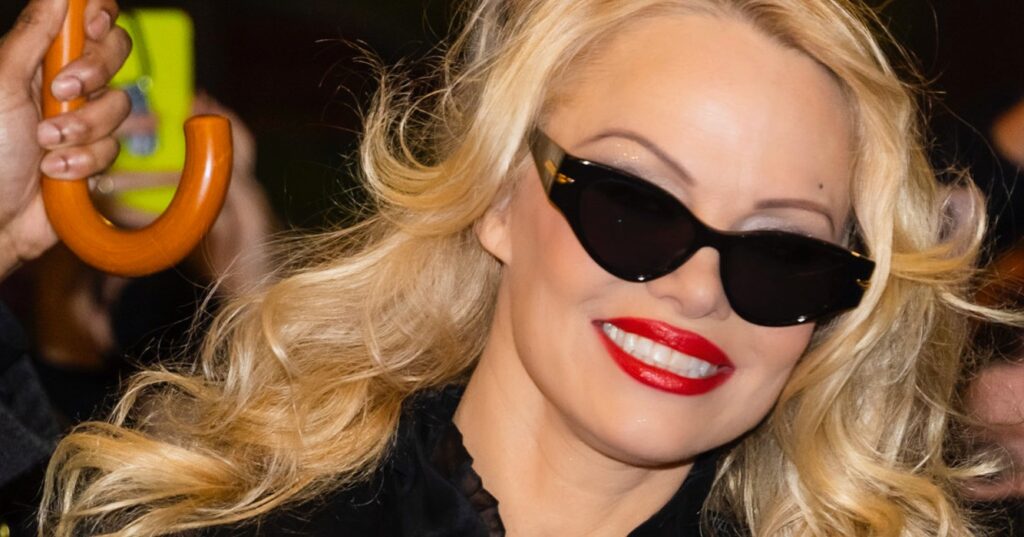 Pamela Anderson onthult bizar verzoek Hugh Hefner waardoor ze wist dat ze Playboy Mansion moest verlaten