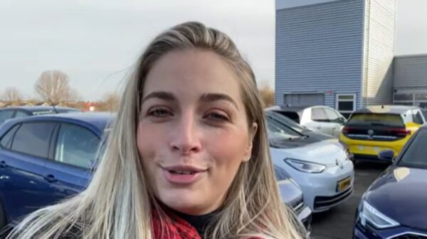 Shelly Sterk pikante foto zorgt voor ophef "Waarom die inkijk?"