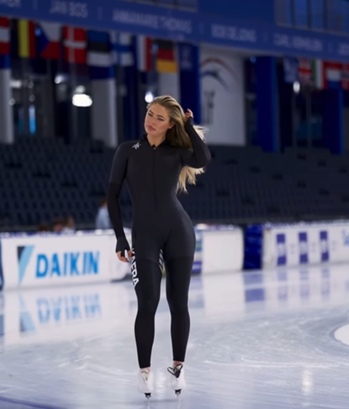 Jutta Leerdam showt curves op uitdagende slowmotion-video: ‘Sweet baby