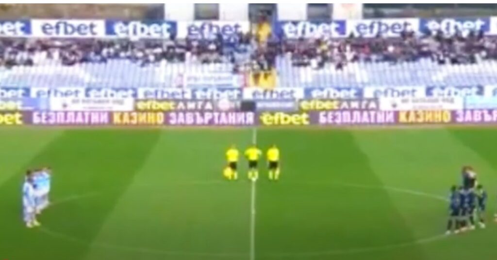 Blunder: Voetbalclub houdt minuut stilte voor overleden oud-speler die nog in leven blijkt te zijn