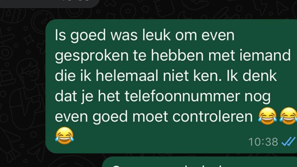 Gast krijgt vergaderingnotulen van onbekend nummer geappt en besluit het spelletje mee te spelen…