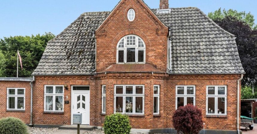 Kast van een huis in Denemarken op 5 uur rijden van Nederlandse grens te koop voor een prikkie