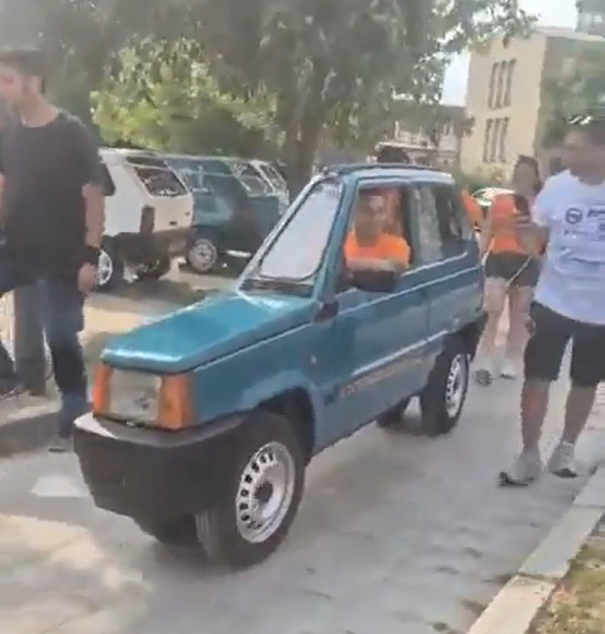 Italianen bouwen Fiat Panda om tot smalste auto ooit