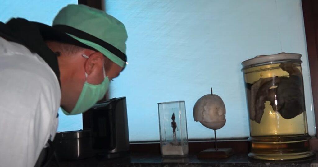 Nederlandse Youtubers doen schokkende ontdekking in verlaten morturarium in België