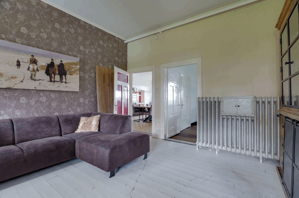 Duitse woonboerderij met manege-mogelijkheden op 1 km van Nederlandse grens te koop voor een prikkie!