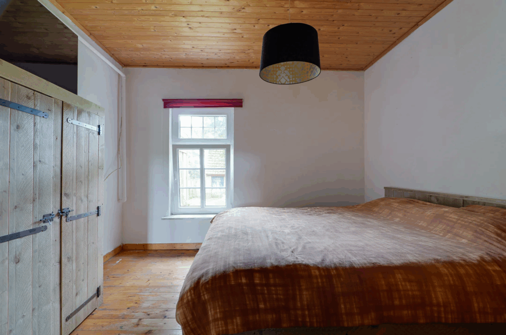 Duitse woonboerderij met manege-mogelijkheden op 1 km van Nederlandse grens te koop voor een prikkie!