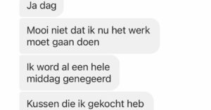 Totale 'Karen' gaat compleet los in chat van klantenservice vanwege gat in kussentje