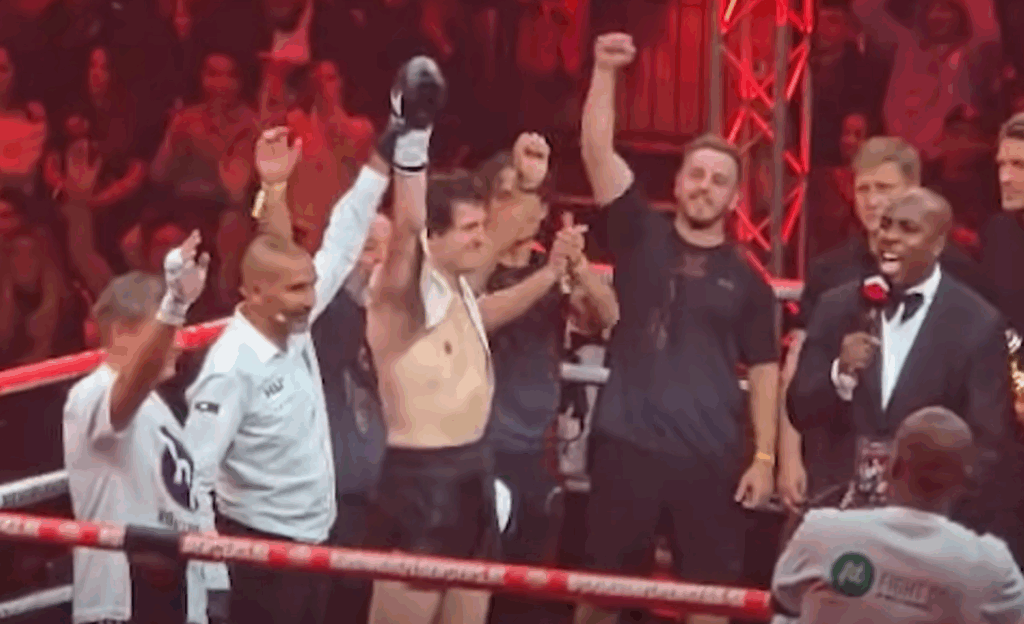 Dennis Schouten afgevoerd na bokspartij tegen Rob Goossens: 'Het ging niet goed met hem'