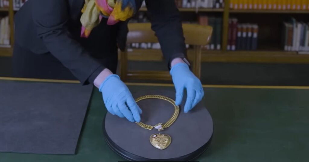 Tudor-hart medaillon