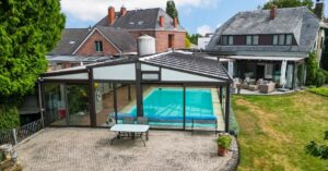 Een villa in België met binnenzwembad