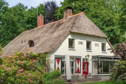 Nederlandse woonboerderij gaat internationaal viral vanwege spotprijsje!