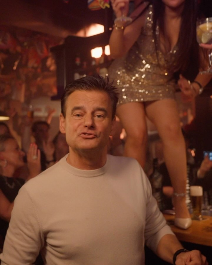 Wilfred Genee op zoek naar gepassioneerde zangers voor NK Karaoke