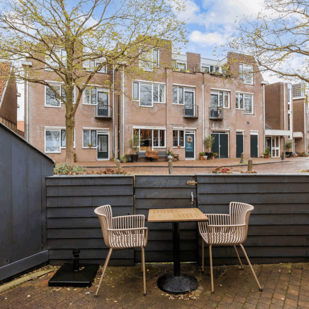 Charmant Nederlands huisje aan het water gaat viral vanwege opmerkelijk lage vraagprijs