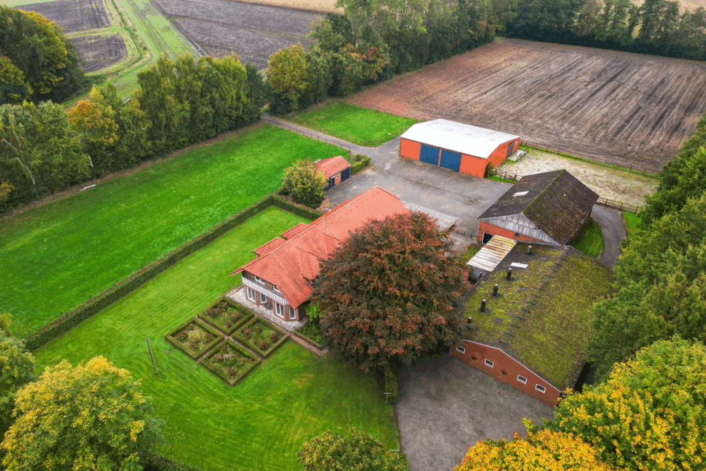 Supeluxe Duitse paardenboerderij op 200 meter van Nederlandse grens te koop voor een prikkie!
