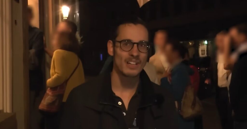 Youtube-misdaadverslaggever Mark Schilt wanneer hij oplichter probeert te ontmaskeren