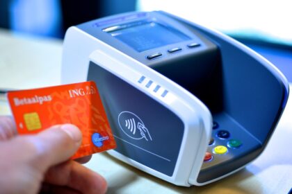 Kabinet draait ‘pin-onlybeleid’ terug: horeca en winkels weer verplicht om contant geld aan te nemen