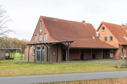 Kolossaal Duits landhuis met flinke lap grond op 1 km van Nederlandse grens te koop voor een prikkie