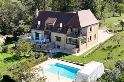 Compleet Frans chateau met B&B en zwembad te koop voor een prikkie!