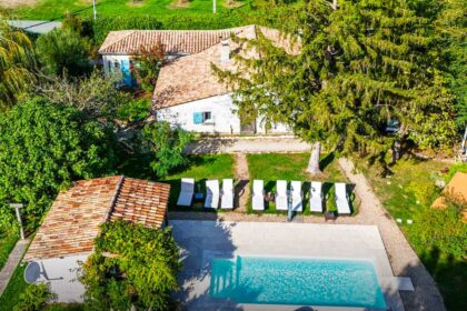 Prachtig Frans landhuis met groot zwembad te koop voor een prikkie