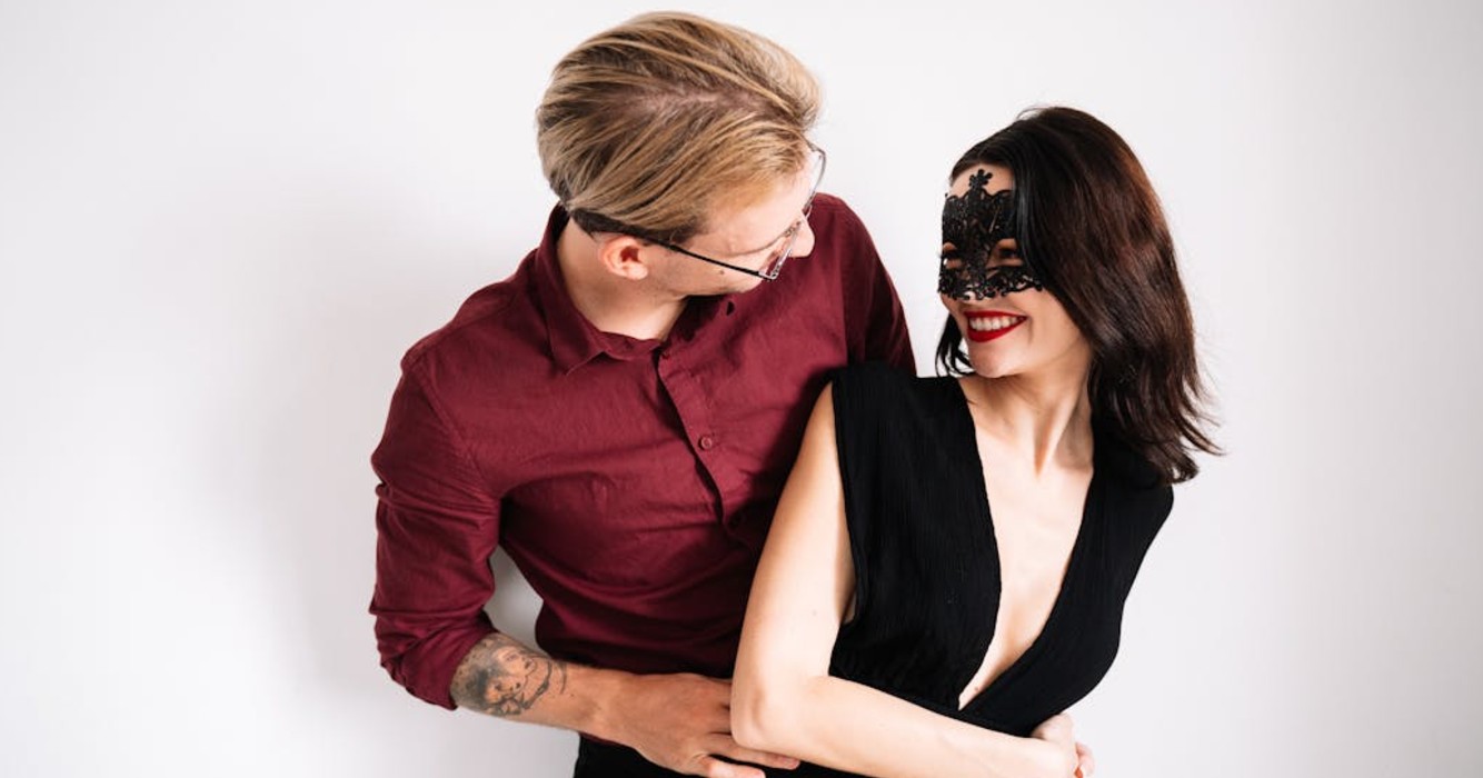 Man doet volgende ochtend schokkende ontdekking na gemaskerd feestje op vakantie