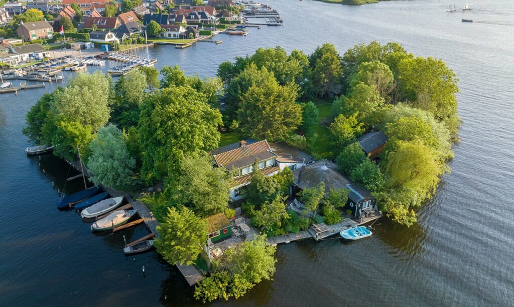 Droomplek: Dit privé-eiland middenin de Randstad staat gewoon te koop op Funda
