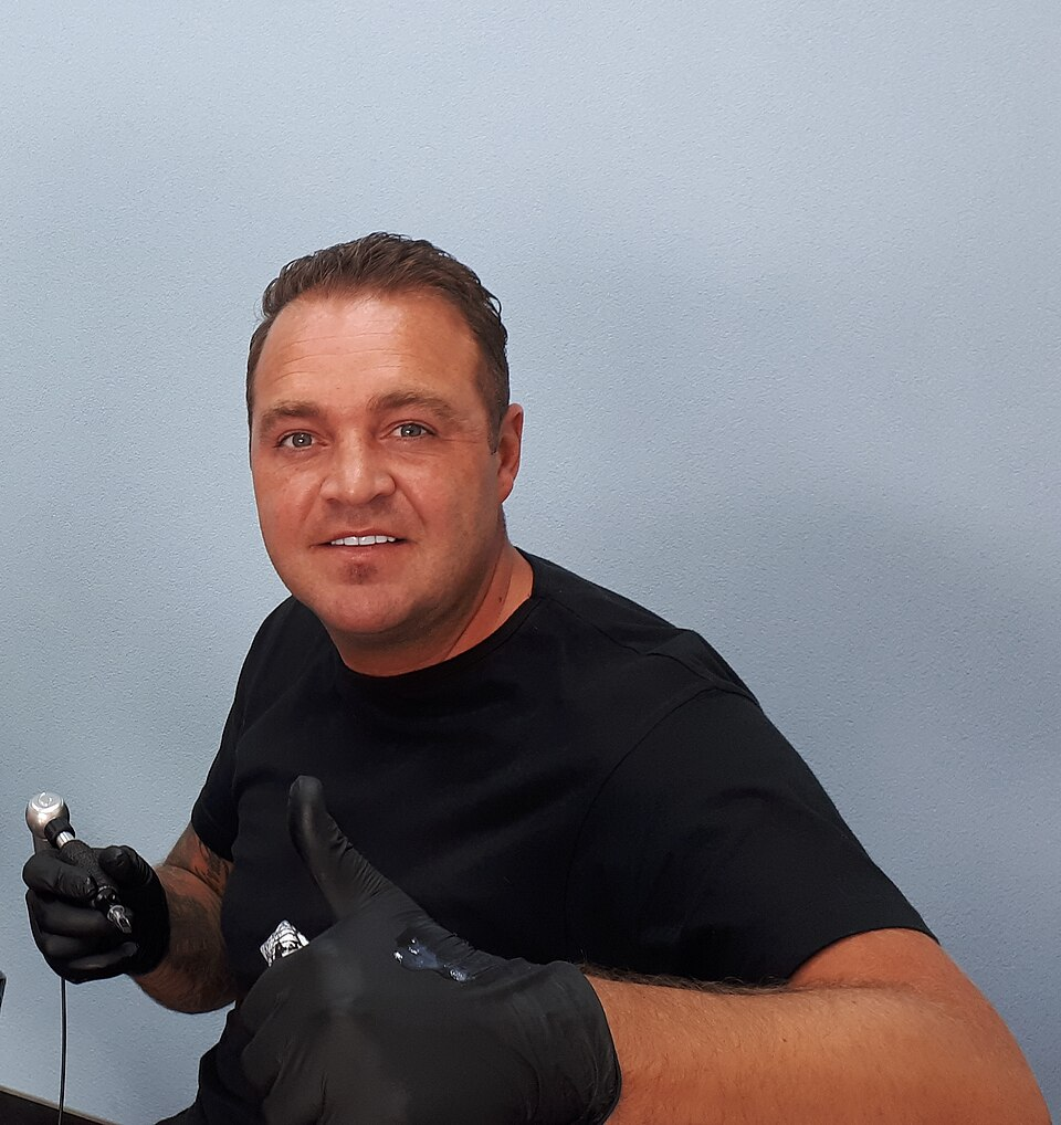 'Dit is de bekende zanger zijn met wie de ex van Michael van Gerwen vreemdgegaan zou zijn'