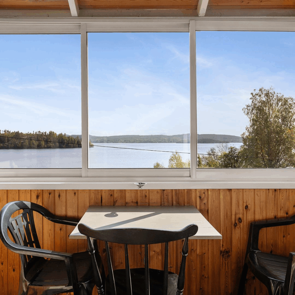 Instapklare huis in Zweden met uitzicht op fjorden te koop voor de prijs van een auto