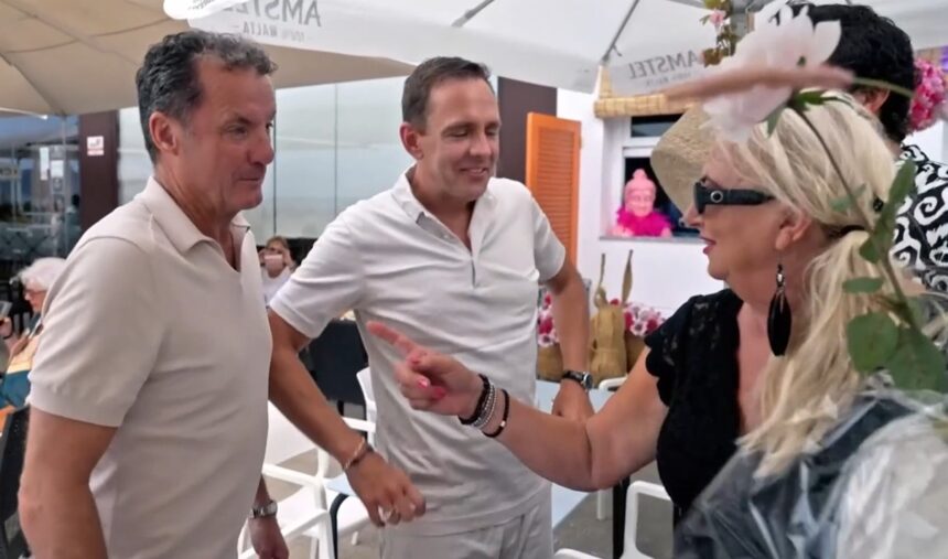 john de bever monique