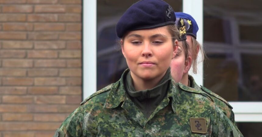 Prinses Amalia maakt nu al promotie in militaire dienst