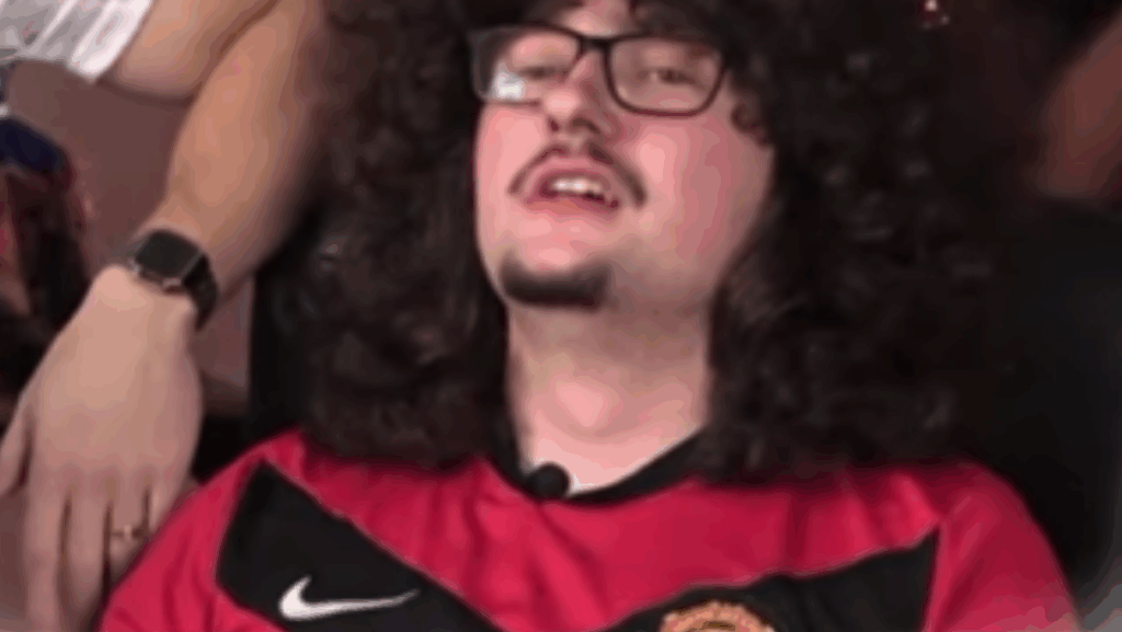 Fan die pas naar kapper gaat als Manchester United 5 keer op rij wint nu al 494 dagen niet geknipt