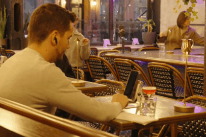 New York opent café waar mensen met hun AI-vriend of -vriendin op date kunnen