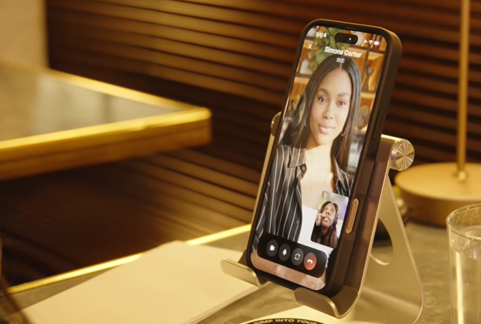 New York opent café waar mensen met hun AI-vriend of -vriendin op date kunnen