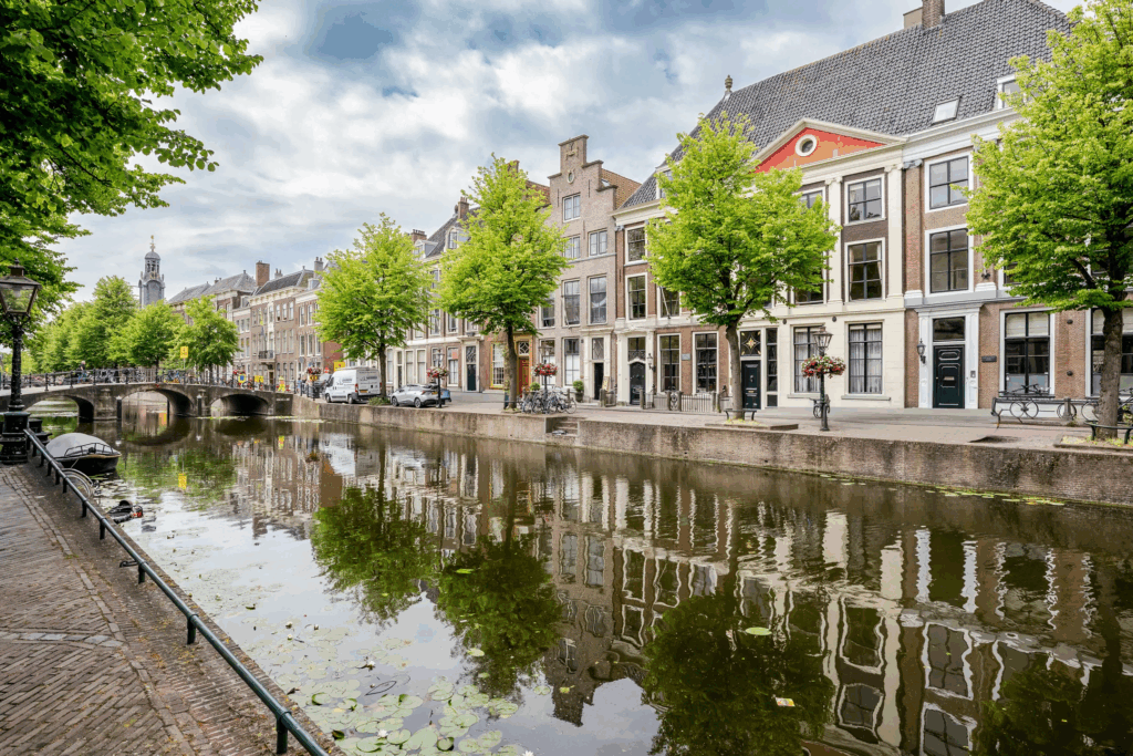 Voormalig Koninklijk studentenhuis met geheim deurtje van prinses Beatrix te koop op Funda!