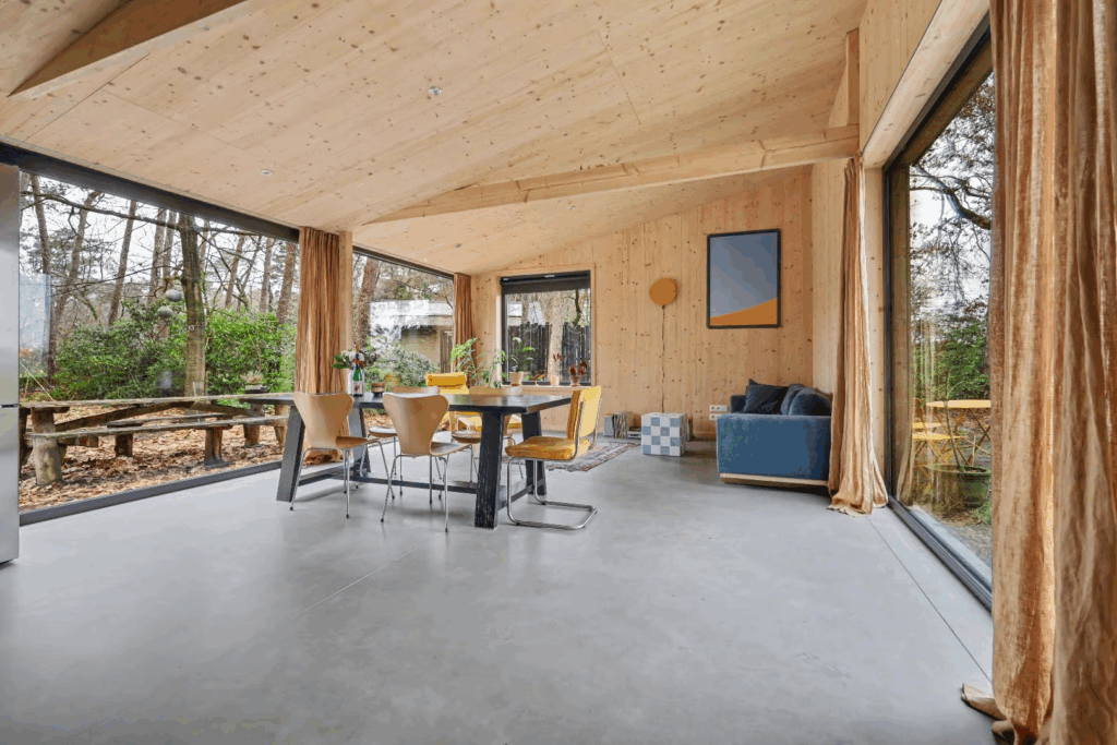 Natuurliefhebbers opgelet: prachtige bosbungalow op Funda kan voor €239.500 van jou zijn!