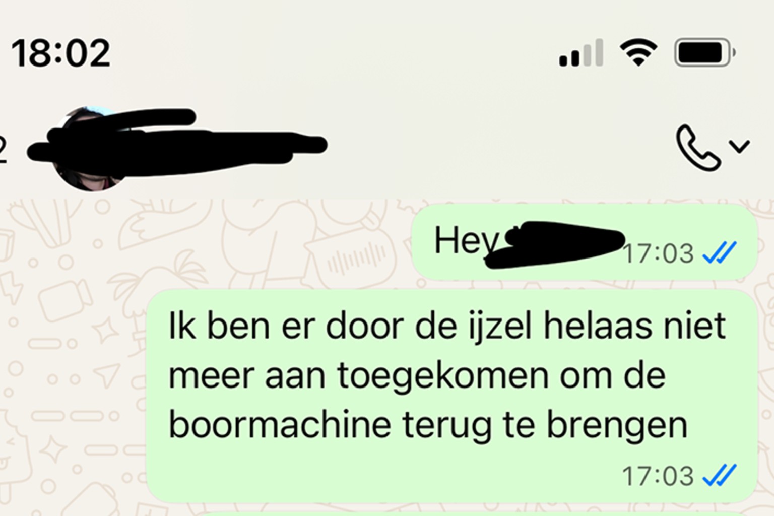 Niet al te symphatieke collega flipt 'm de pan uit omdat gast boormachine op verkeerde plek heeft gelegd
