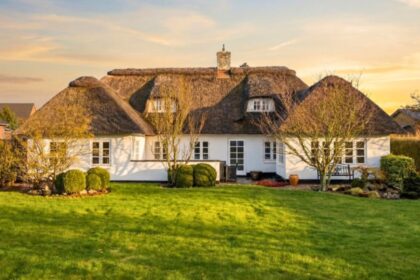 Prachtige ﻿gerenoveerde Deense woonboerderij op half dagje rijden van Nederland te koop voor prikkie