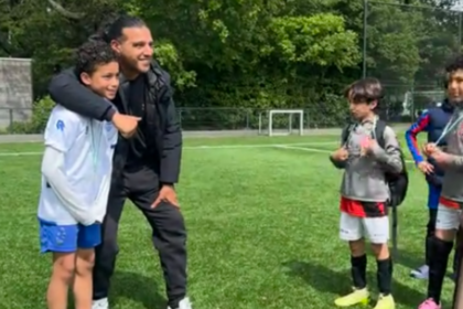 Ali B geplaagd door jonge fans die hem tegenkomen "Ali Tralie" (Video)