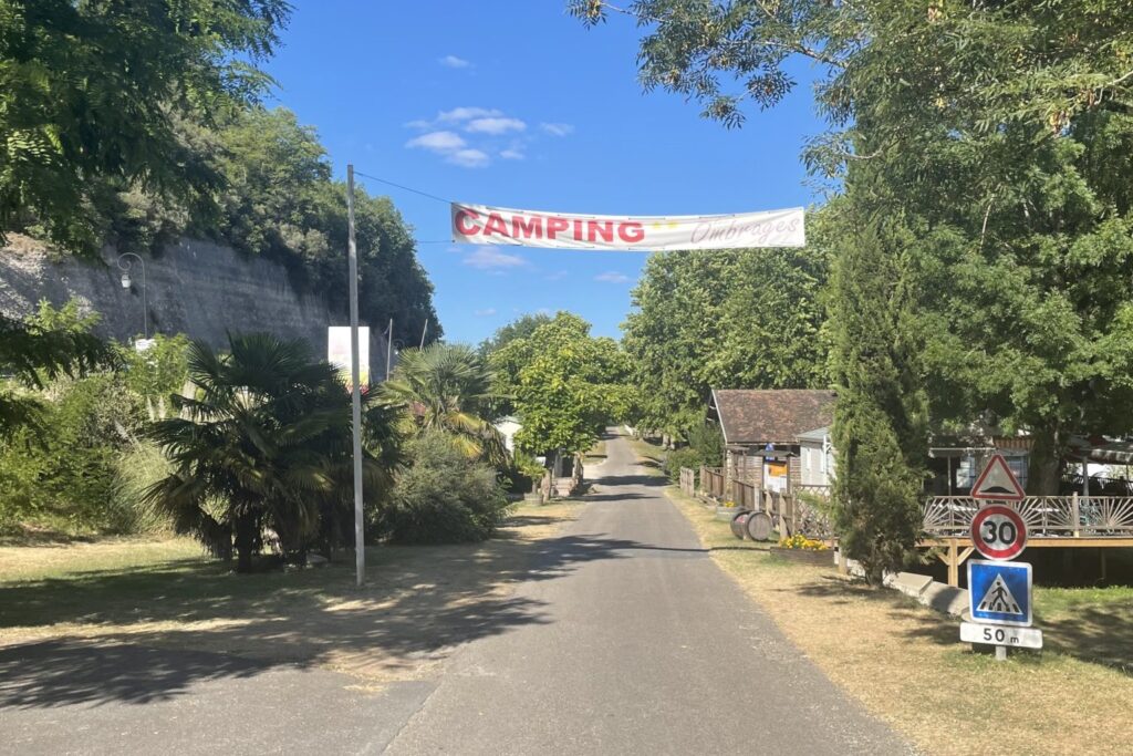 Ik vertrek-dromers opgelet: Franse camping op droomplek te koop voor een prikkie