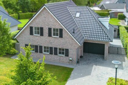 Kolossale Duitse villa op 500m van de Nederlandse grens te koop voor een prikkie