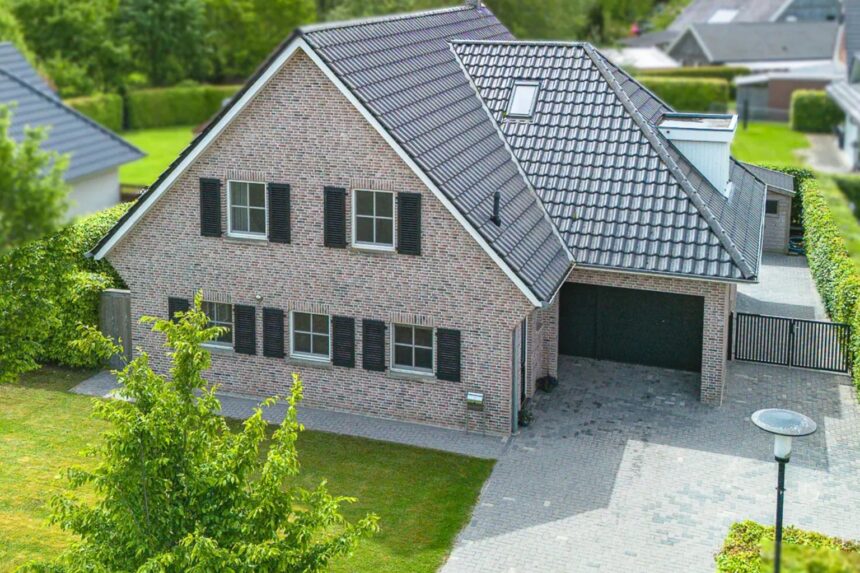 Kolossale Duitse villa op 500m van de Nederlandse grens te koop voor een prikkie