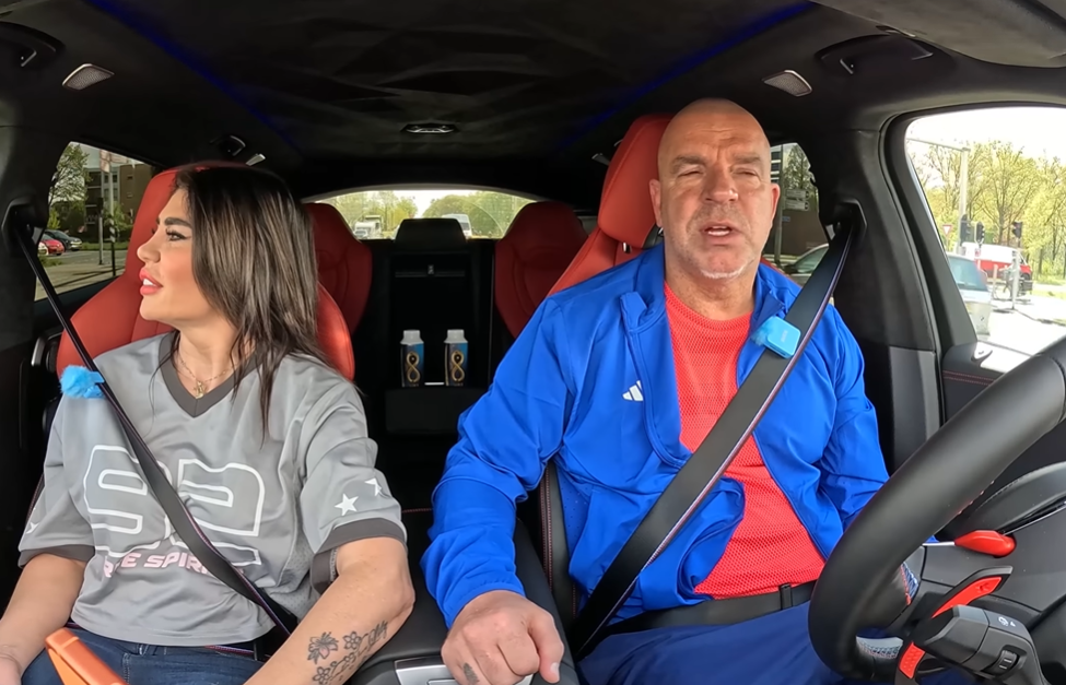 Andy van der Meijde vertelt Melisa wat hij gedroomd heeft en mag paar nachtjes op de bank slapen
