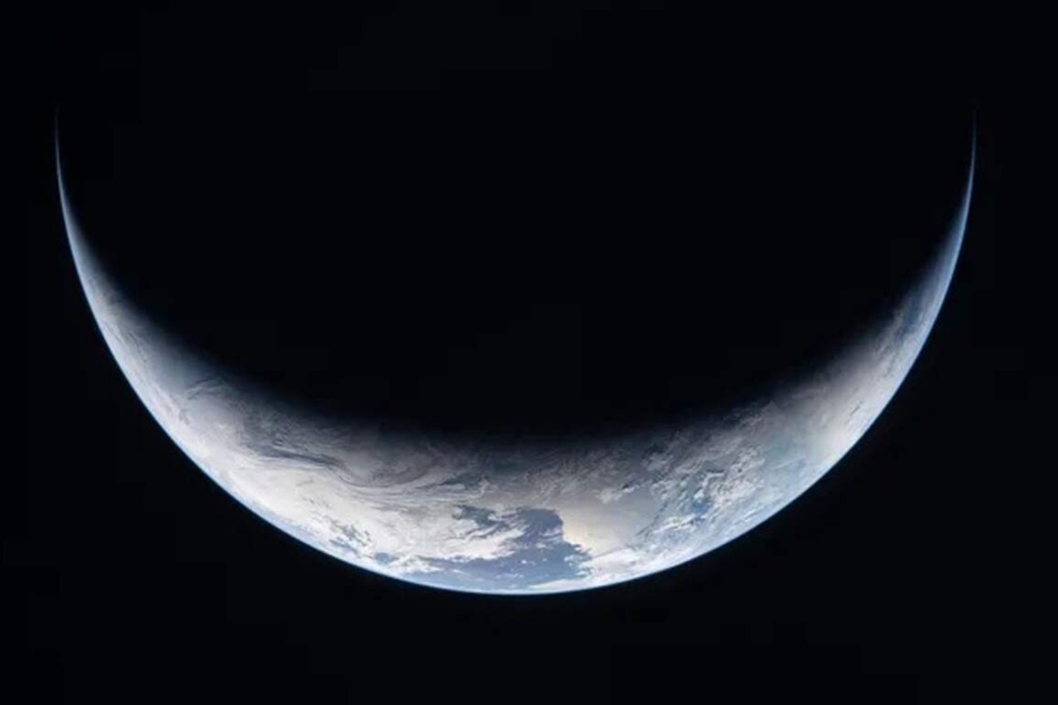 NASA zet 12.000 foto’s van Artemis II online: zeldzame maanbeelden vrijgegeven