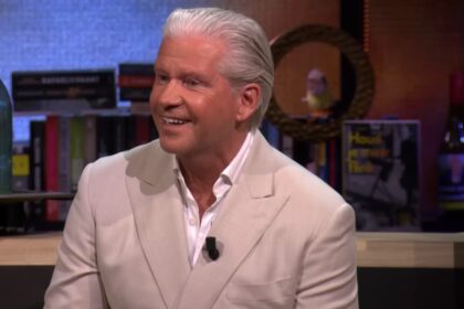 Dries Roelvink onthult per ongeluk het enorme bedrag dat hij per maand verdient