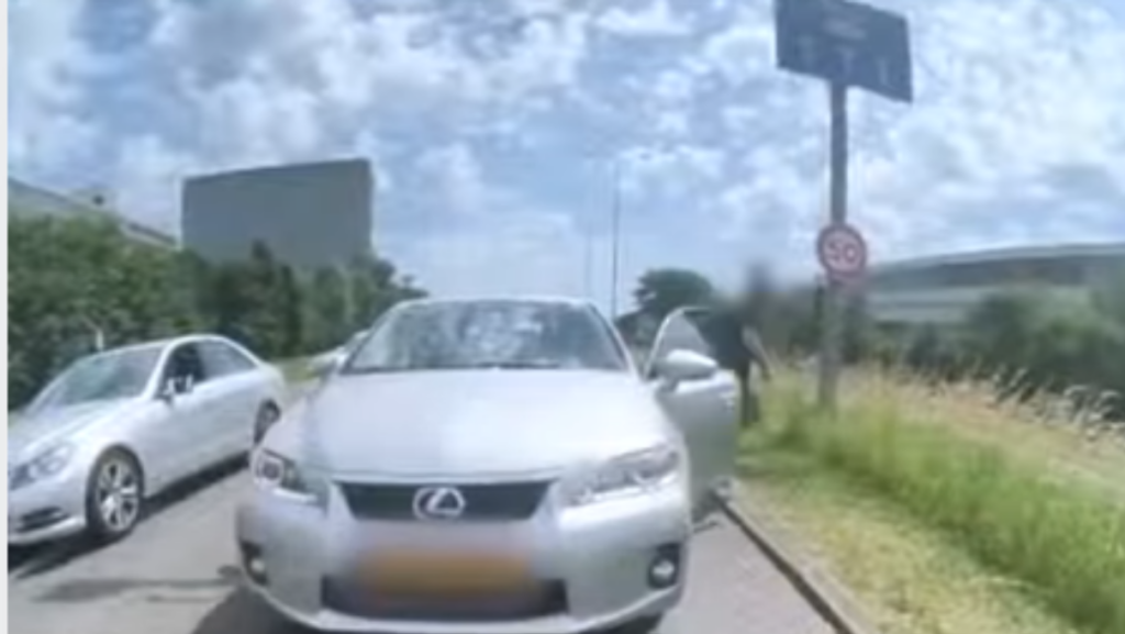 Brake-checkende verkeersaso krijgt heerlijk lesje in karma