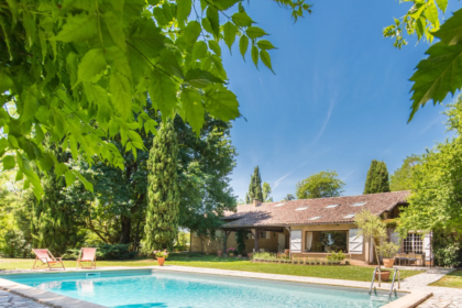 Charmante Franse villa met zwembad en uitzicht op de Pyreneeën op Funda voor een prikkie